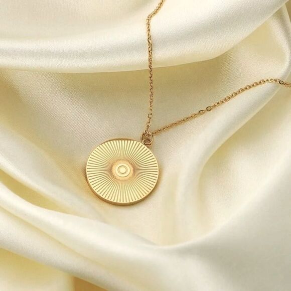 NWOT Gold Evil Eye Gold Plated , Round Pendant Adjustable Necklace - Picture 5 of 6